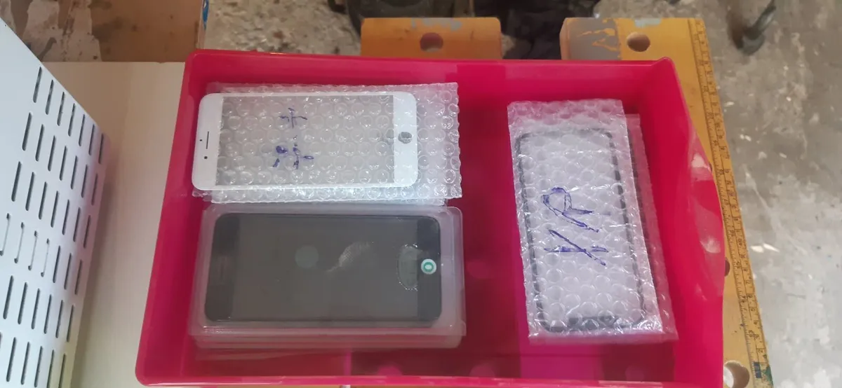 Repair phone shop closing down screen repir machin - Image 4