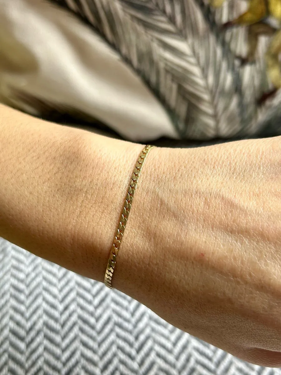 18ct Gold Diamond Cut Curb Link Bracelet 4.5g - Image 1