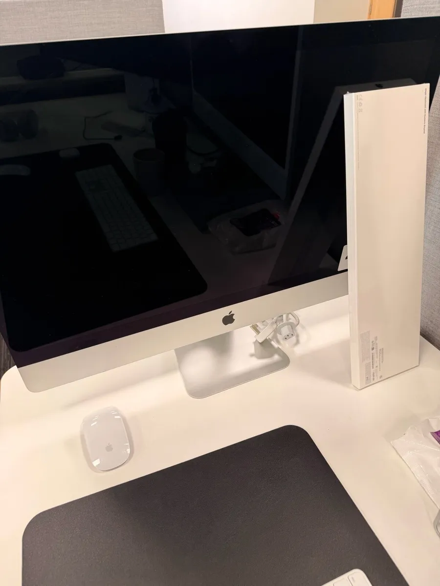 Apple iMac 27” Retina 5K (2020) – i5, 16GB, 512GB - Image 1