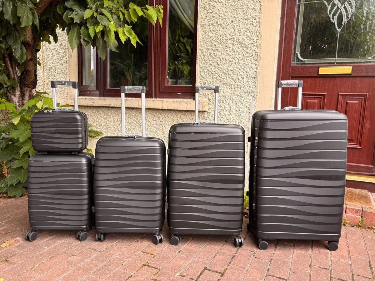 Luggage/ suitcase - Image 2