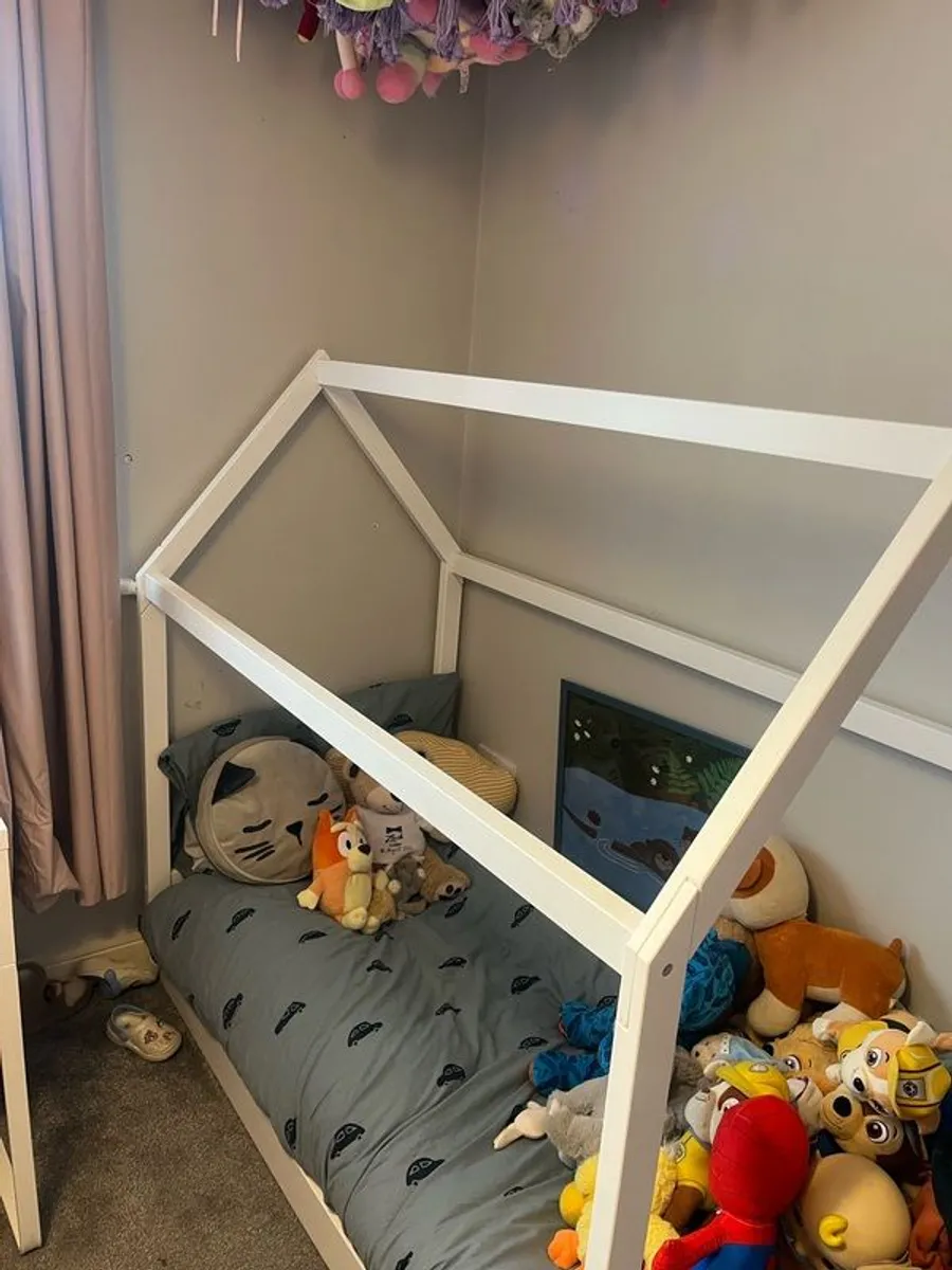 kids bed - Image 1
