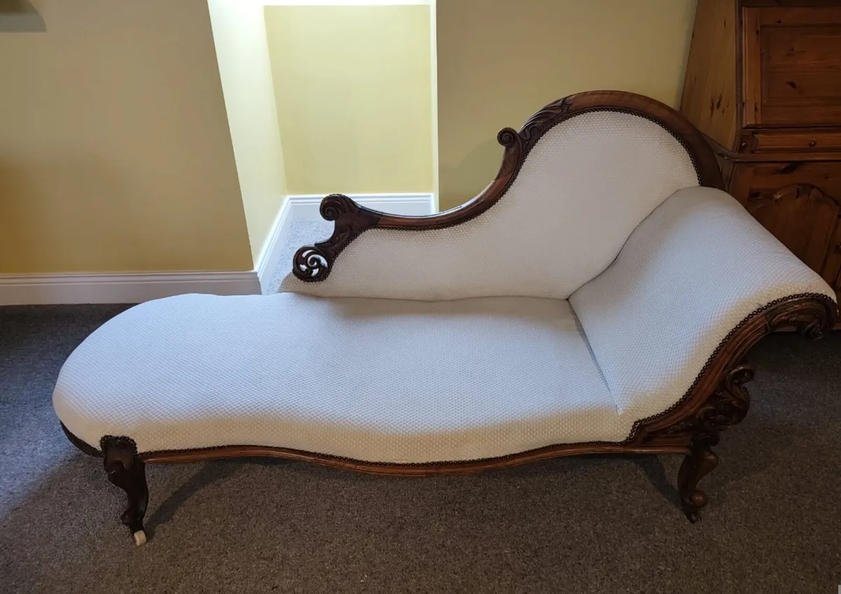 Chaise Lounge