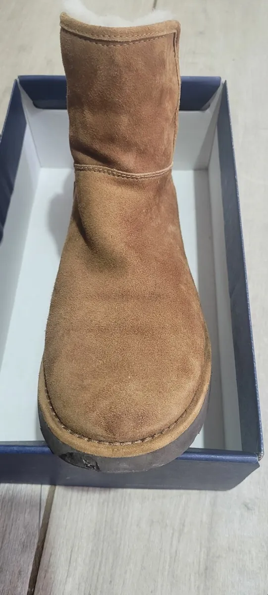 Ladies Uggs - Image 2