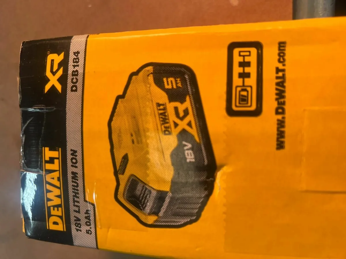 New 5Ah dewalt 18V battery - Image 1