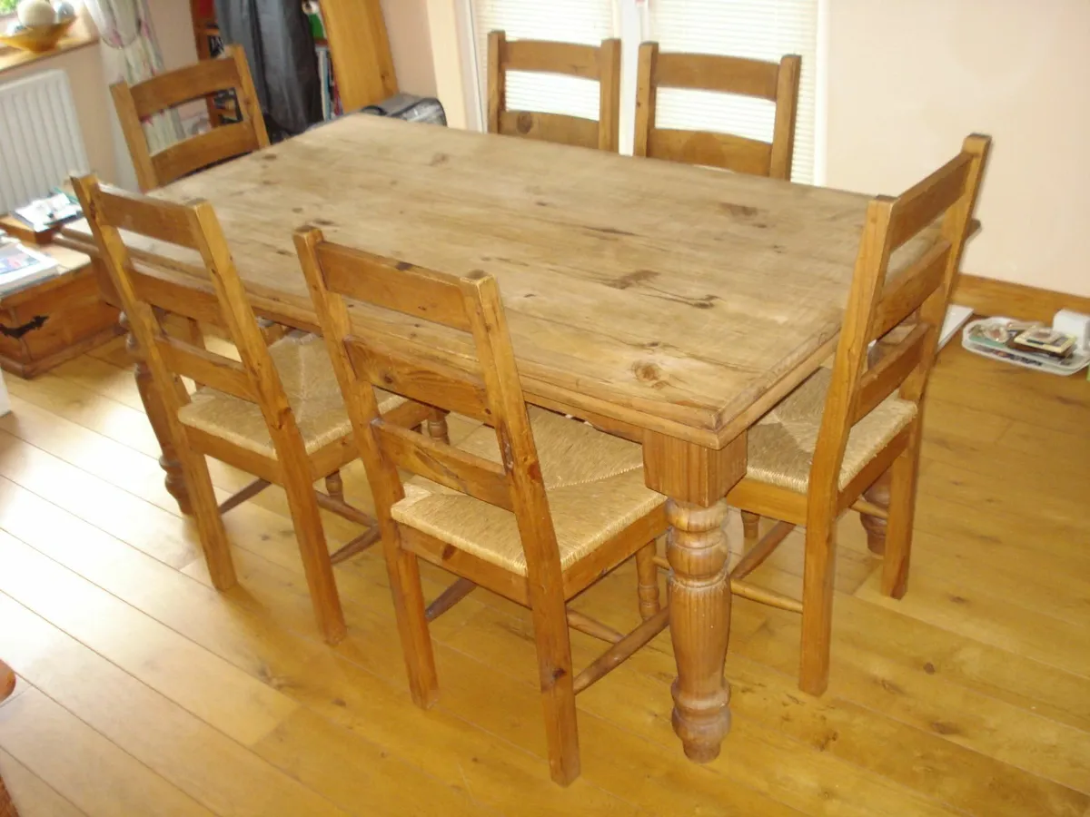RUSTIC  LARGE MEXICAN PINE TABLE  & 6 CHAIRS. - Image 3