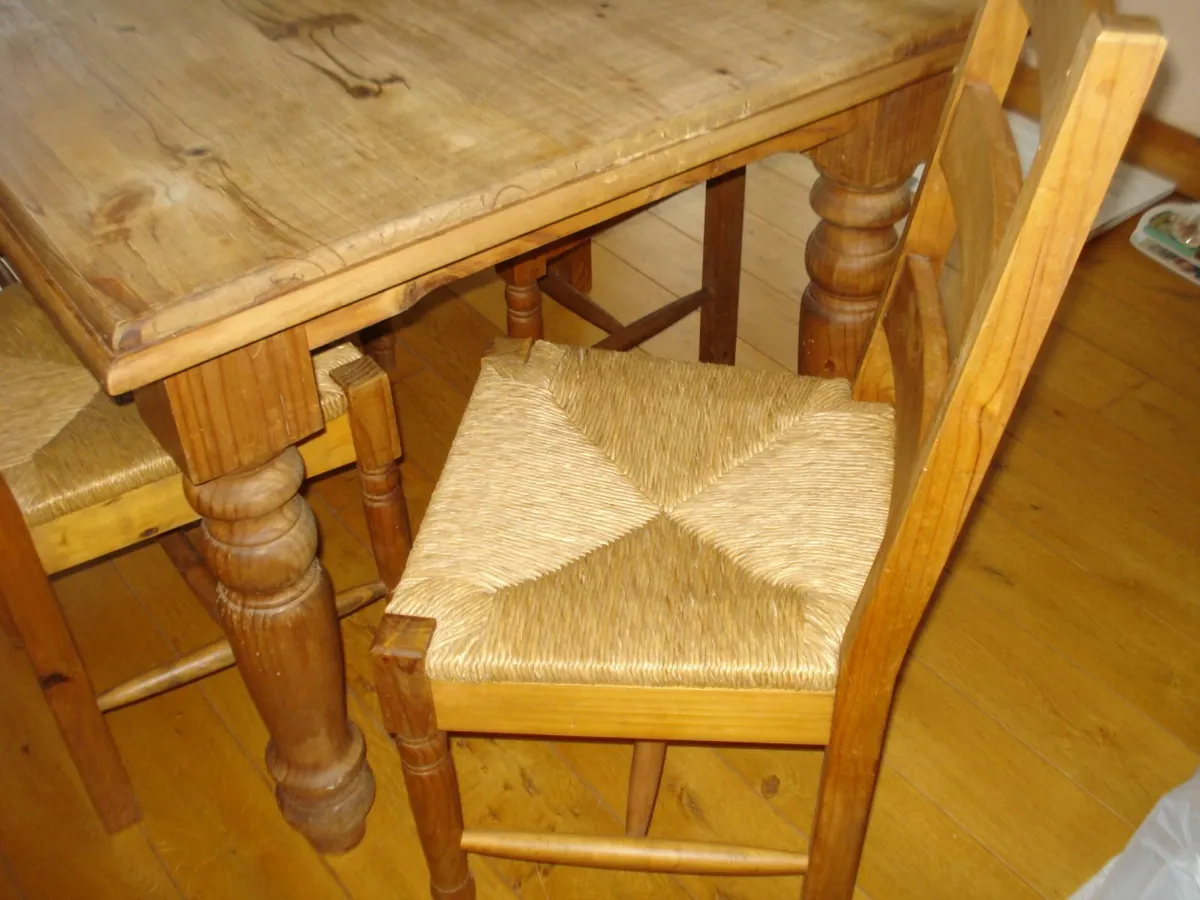 RUSTIC  LARGE MEXICAN PINE TABLE  & 6 CHAIRS. - Image 4