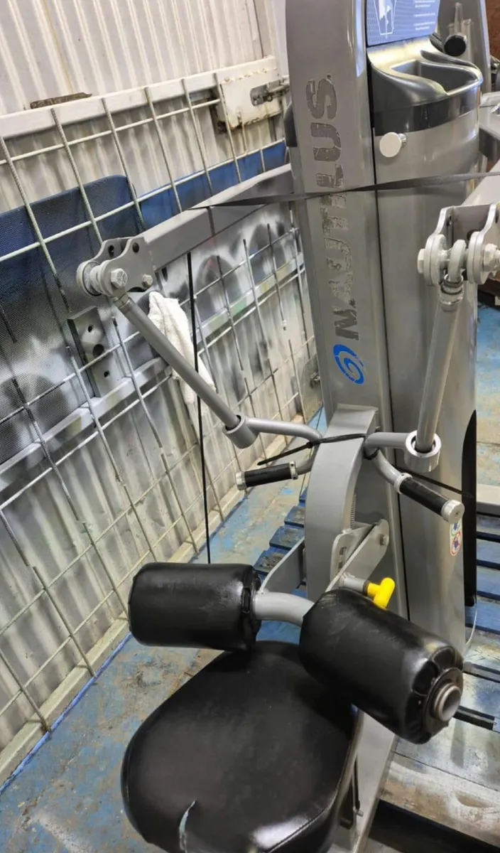 Nautilus Evo Lat Pulldown machine - Image 2