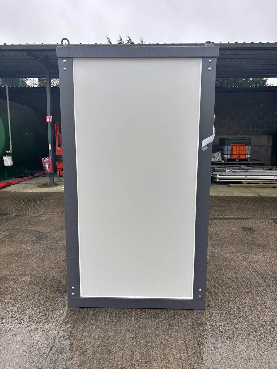 Double Toilets - Image 4