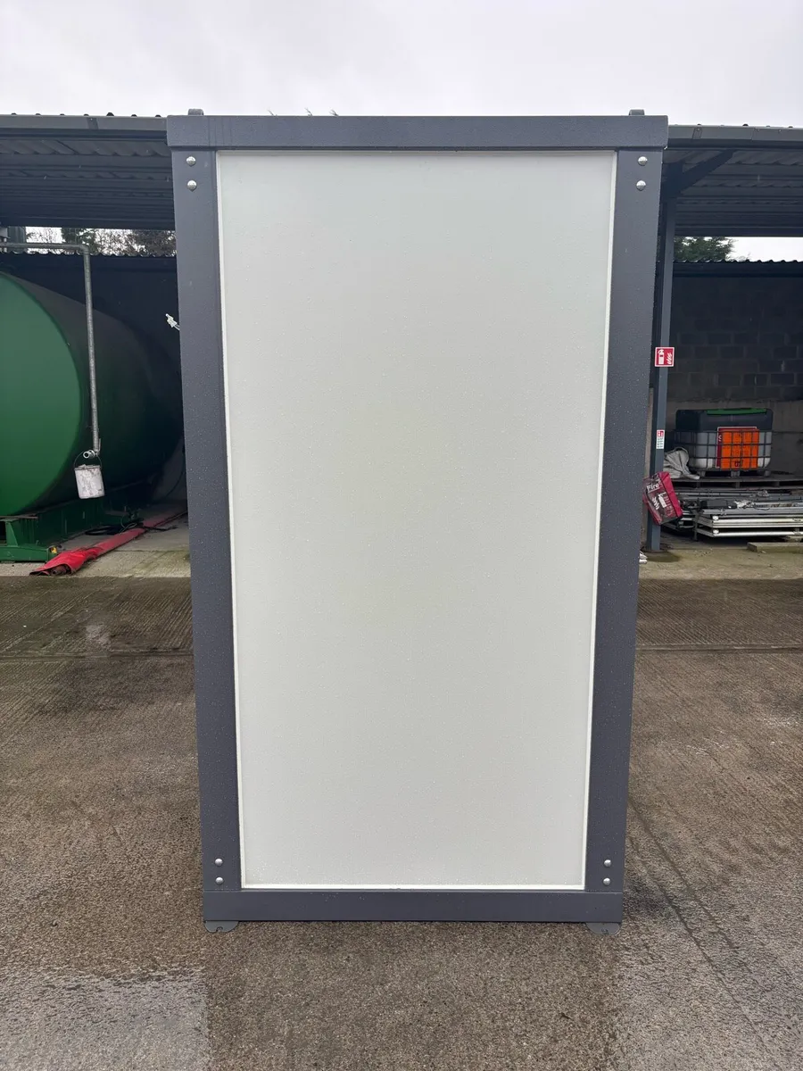 Double Toilets - Image 3