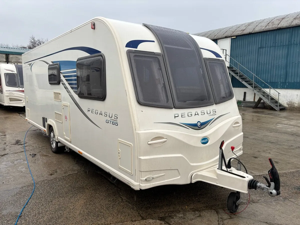 Bailey Pegasus  Verona fixed bed caravan - Image 2