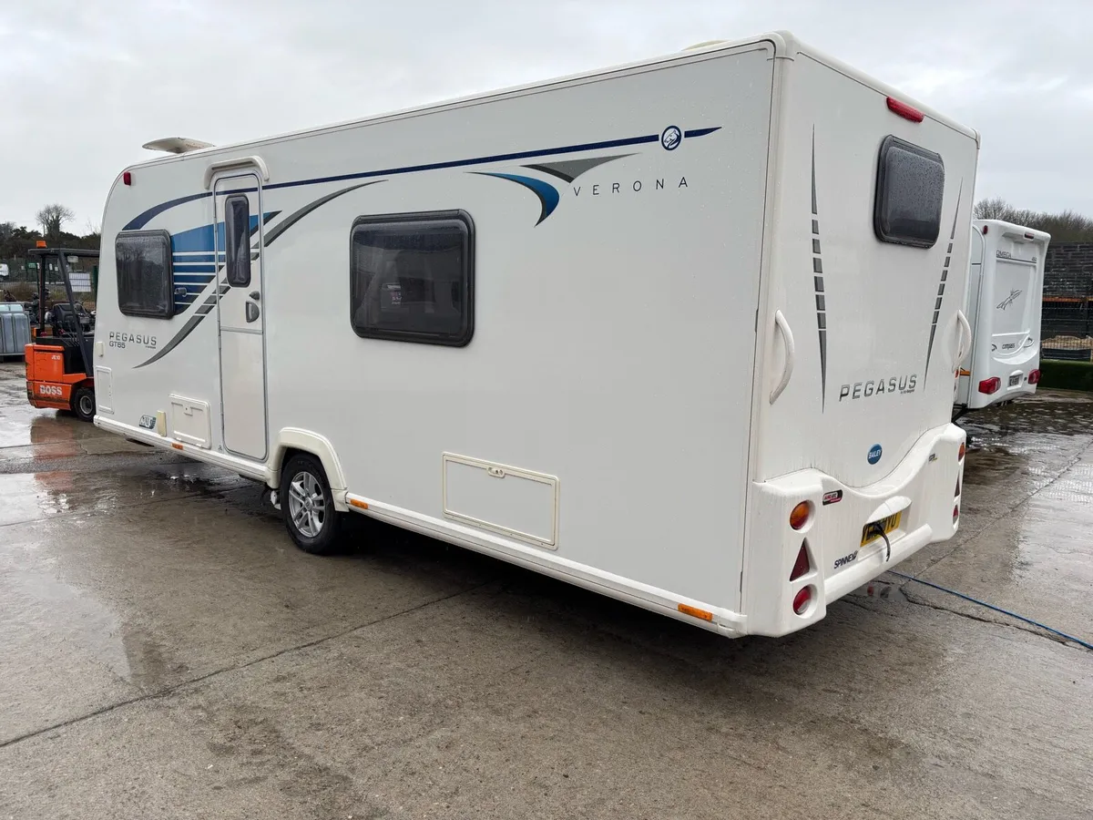Bailey Pegasus  Verona fixed bed caravan - Image 4