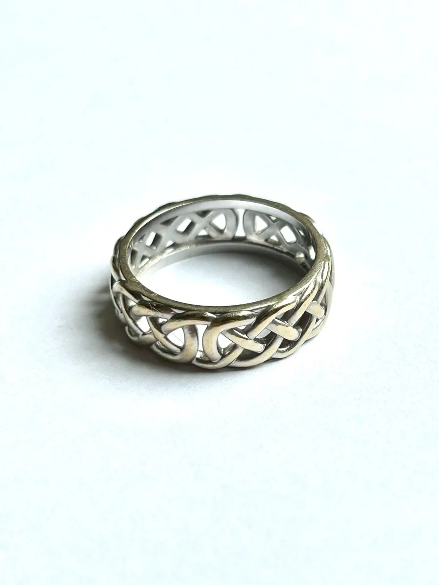 18ct White Gold Celtic Knot Ring 5.5g wedding band - Image 1