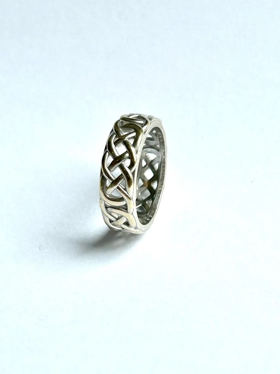 18ct White Gold Celtic Knot Ring 5.5g wedding band - Image 2
