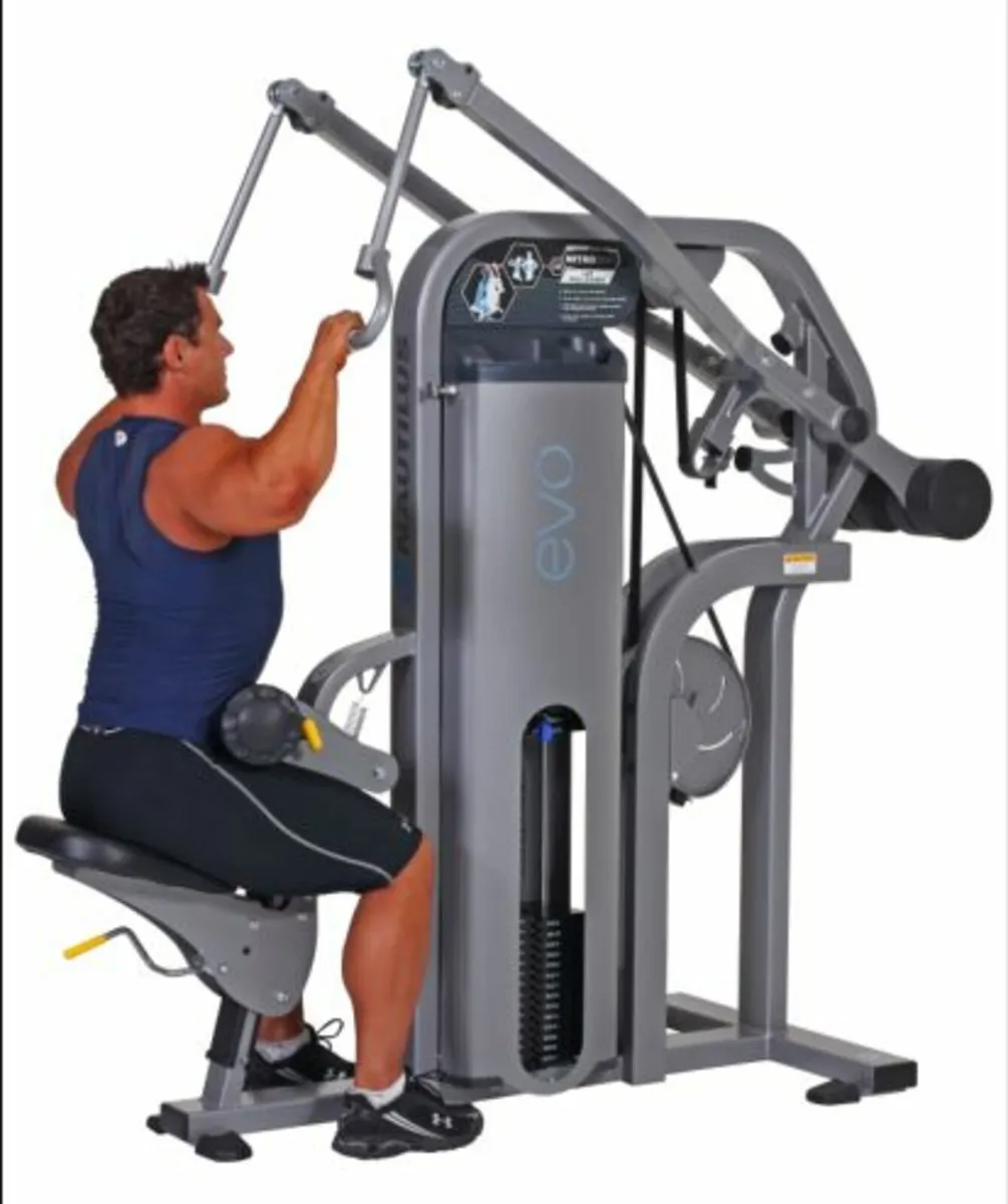 Nautilus Evo Lat Pulldown machine - Image 3