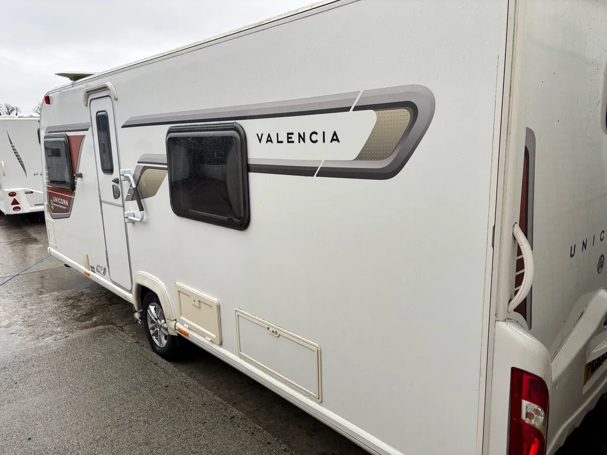 Bailey unicorn  fixed bed caravan - Image 3