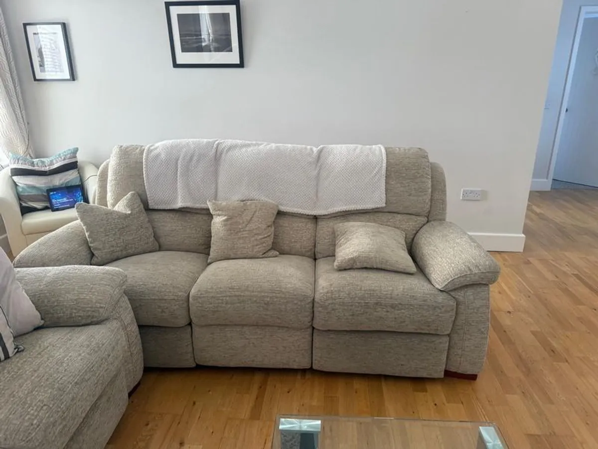 3 Seater Recliner Cream Couches X 2 - COLLECTION ONLY - Image 3