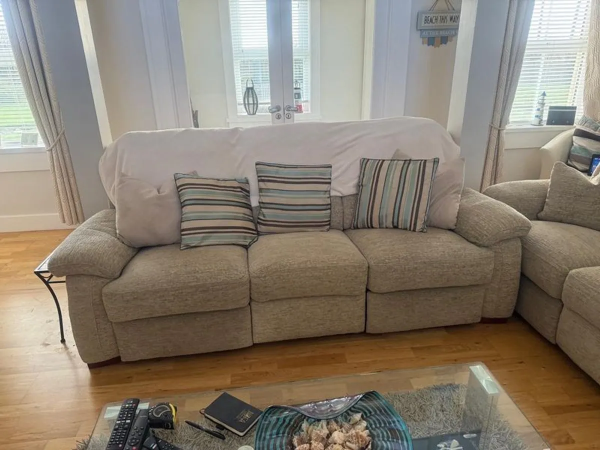 3 Seater Recliner Cream Couches X 2 - COLLECTION ONLY - Image 4