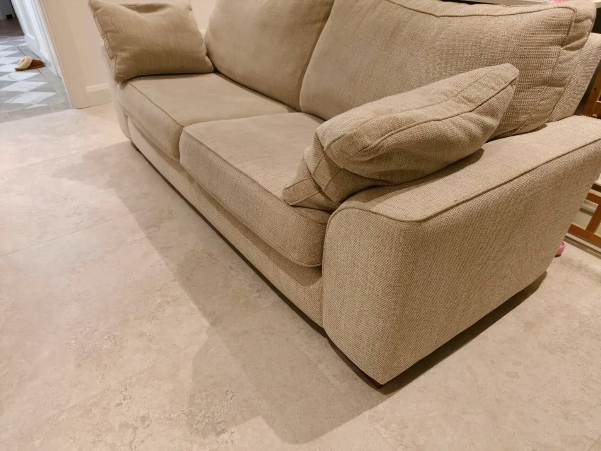 4 seater couch - Image 2
