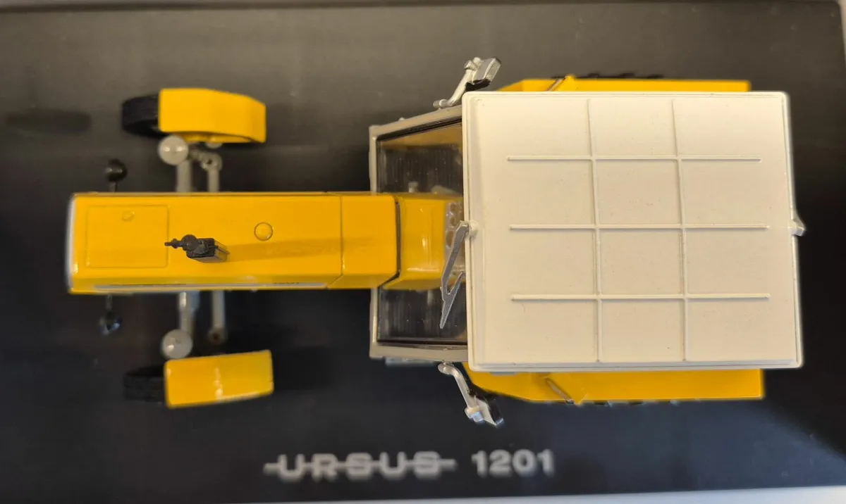 Ursus 1201 - 2WD Tractor Diecast Model - Image 2