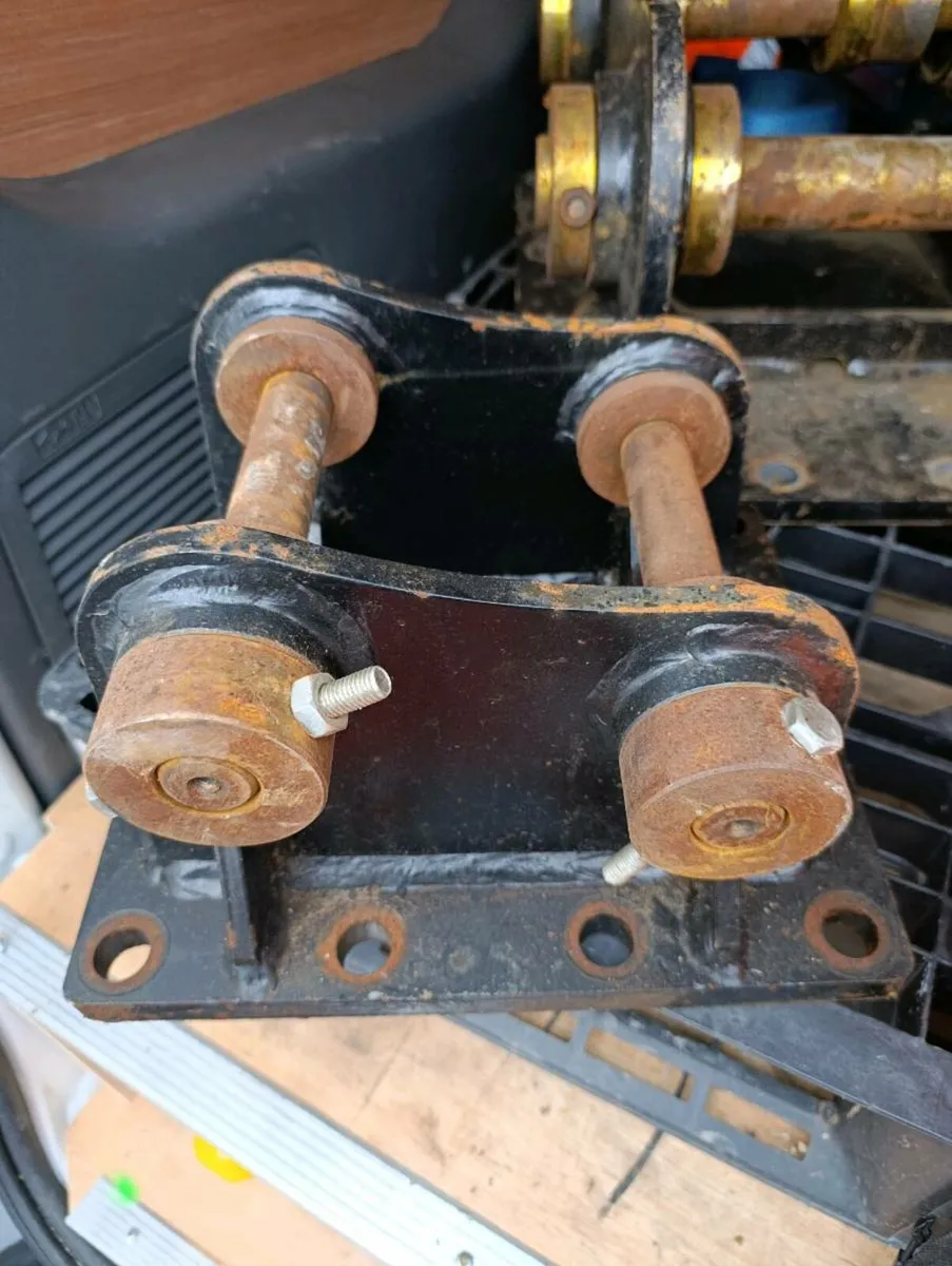 30mm pin bucket cradle - Image 1