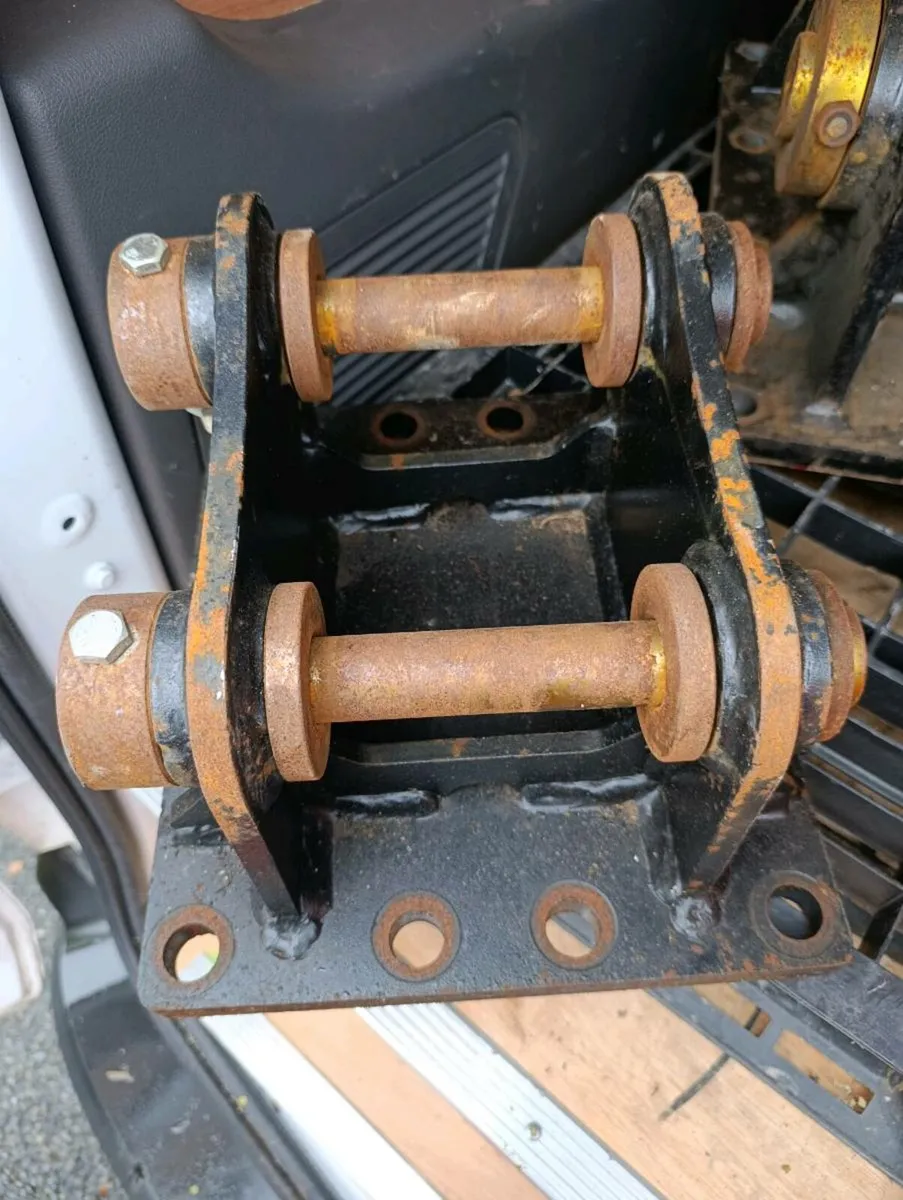 30mm pin bucket cradle - Image 2