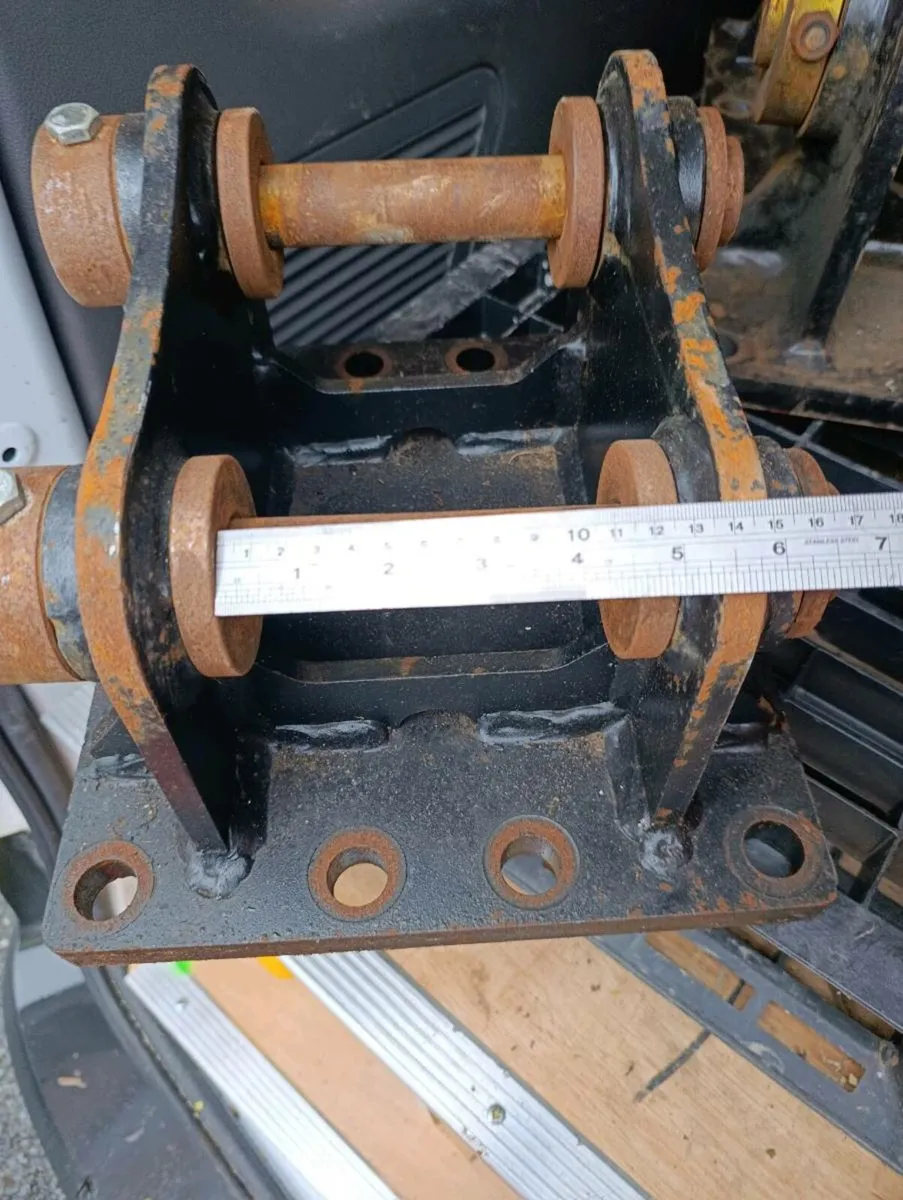 30mm pin bucket cradle - Image 3