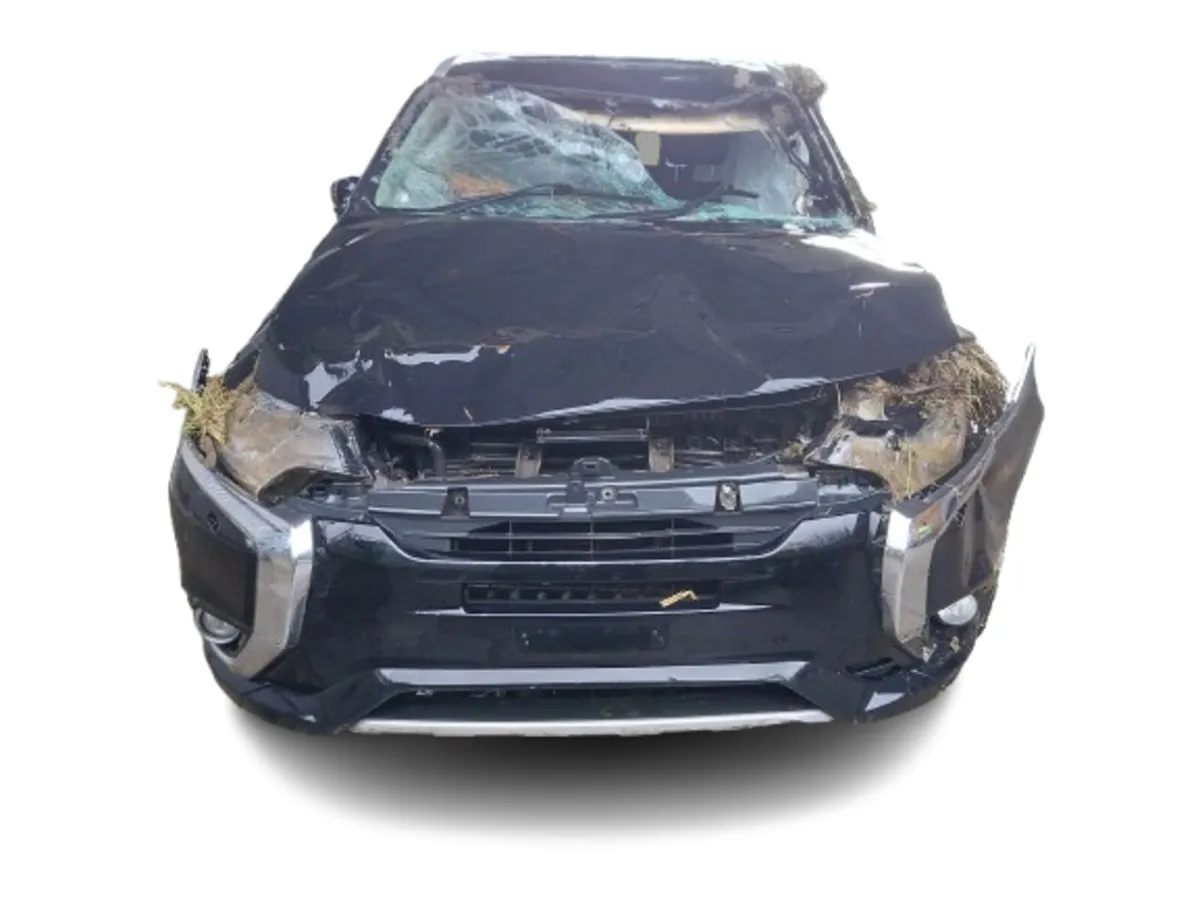 2015  MITSUBISHI OUTLANDER For Breaking/Dismantlin - Image 2