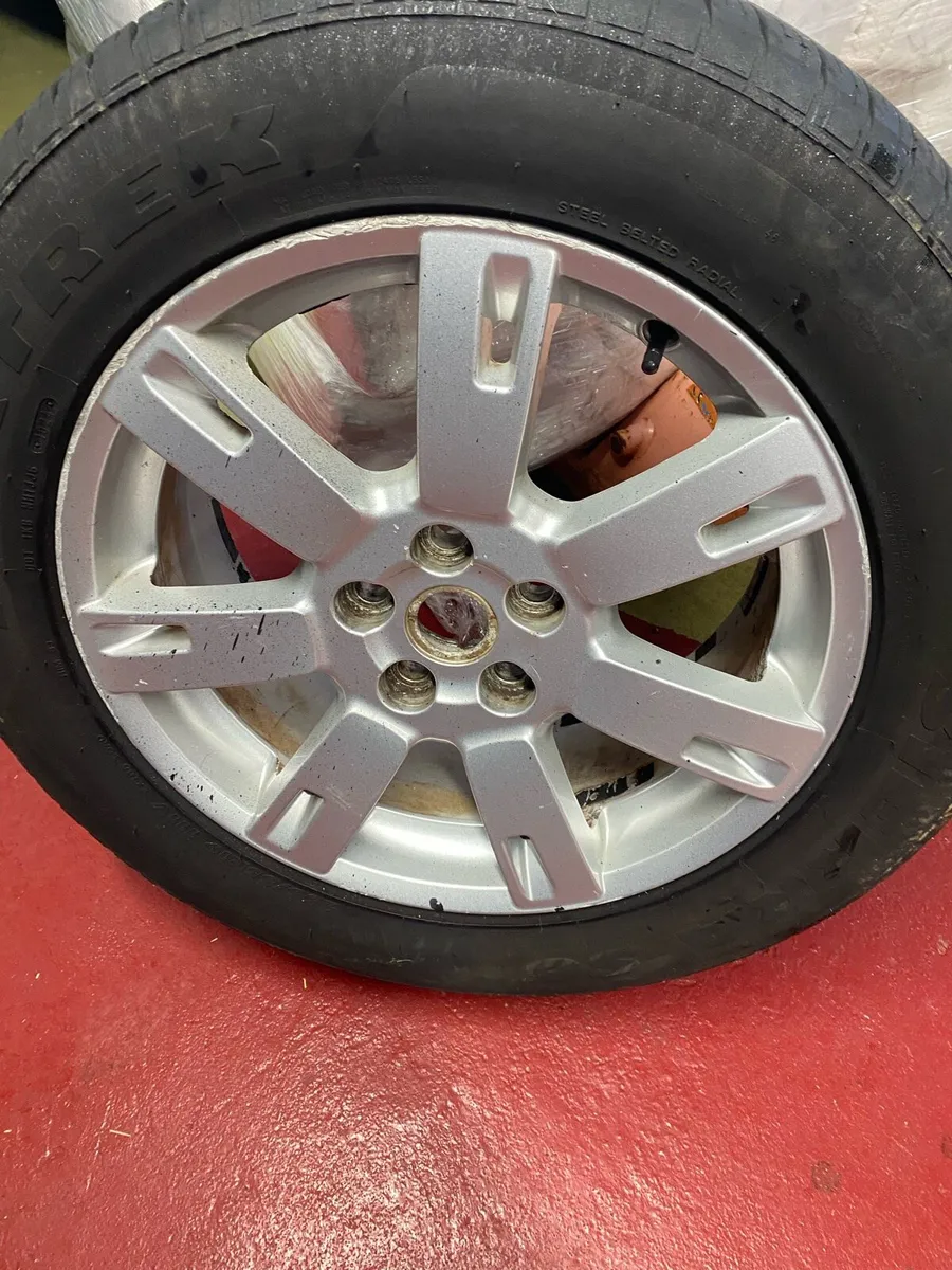 Seats and rims with tyres - Image 2