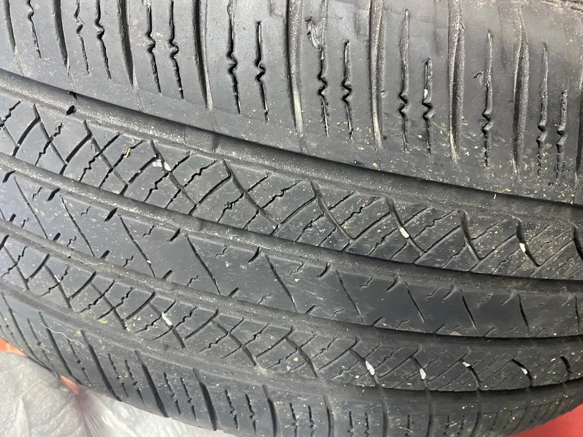 Seats and rims with tyres - Image 3