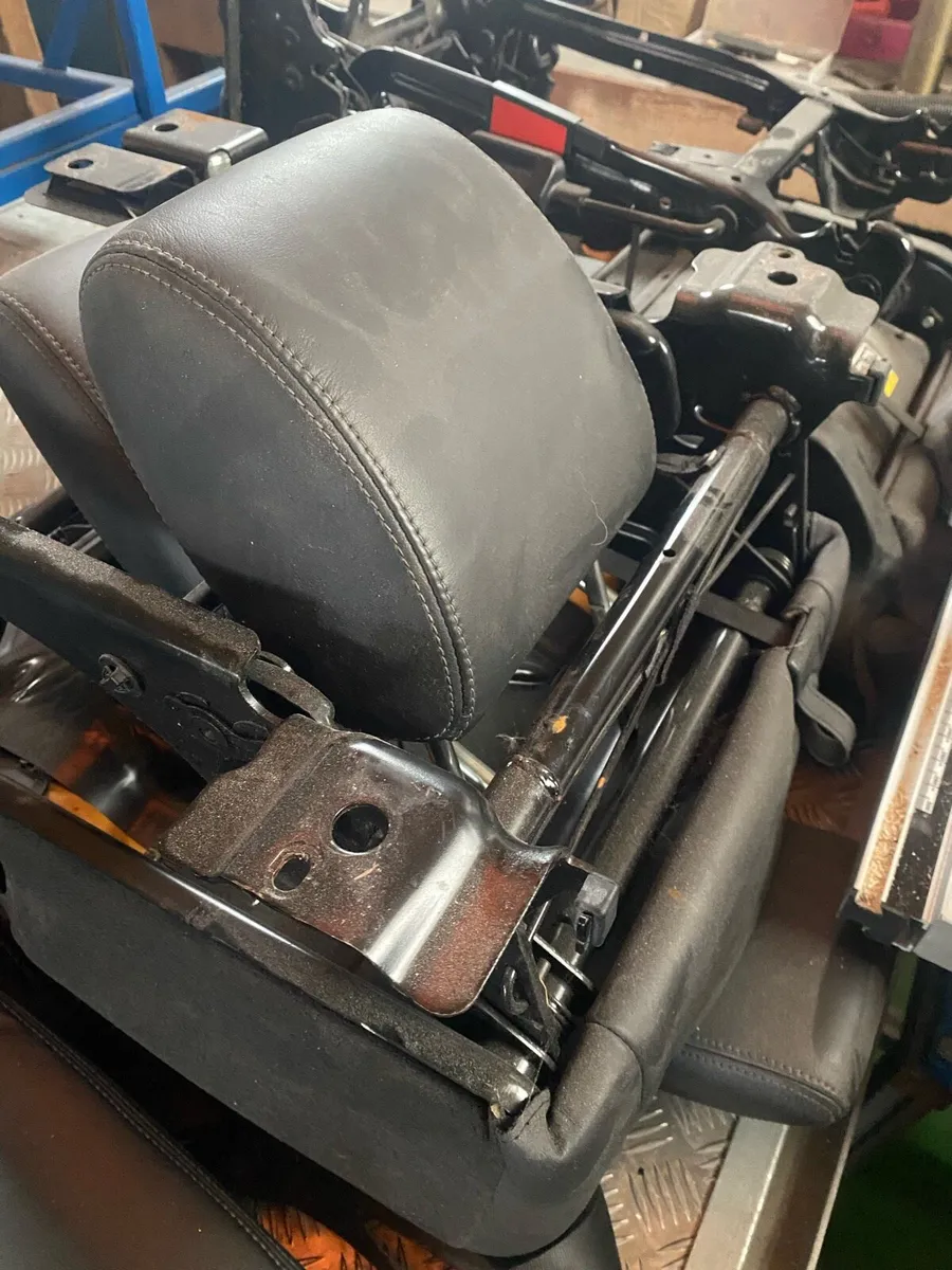 Seats and rims with tyres - Image 4