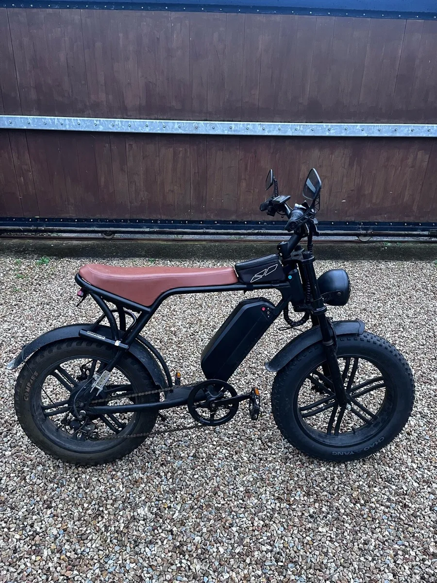 E-Bike with Fat Tires & Accesories - Image 2