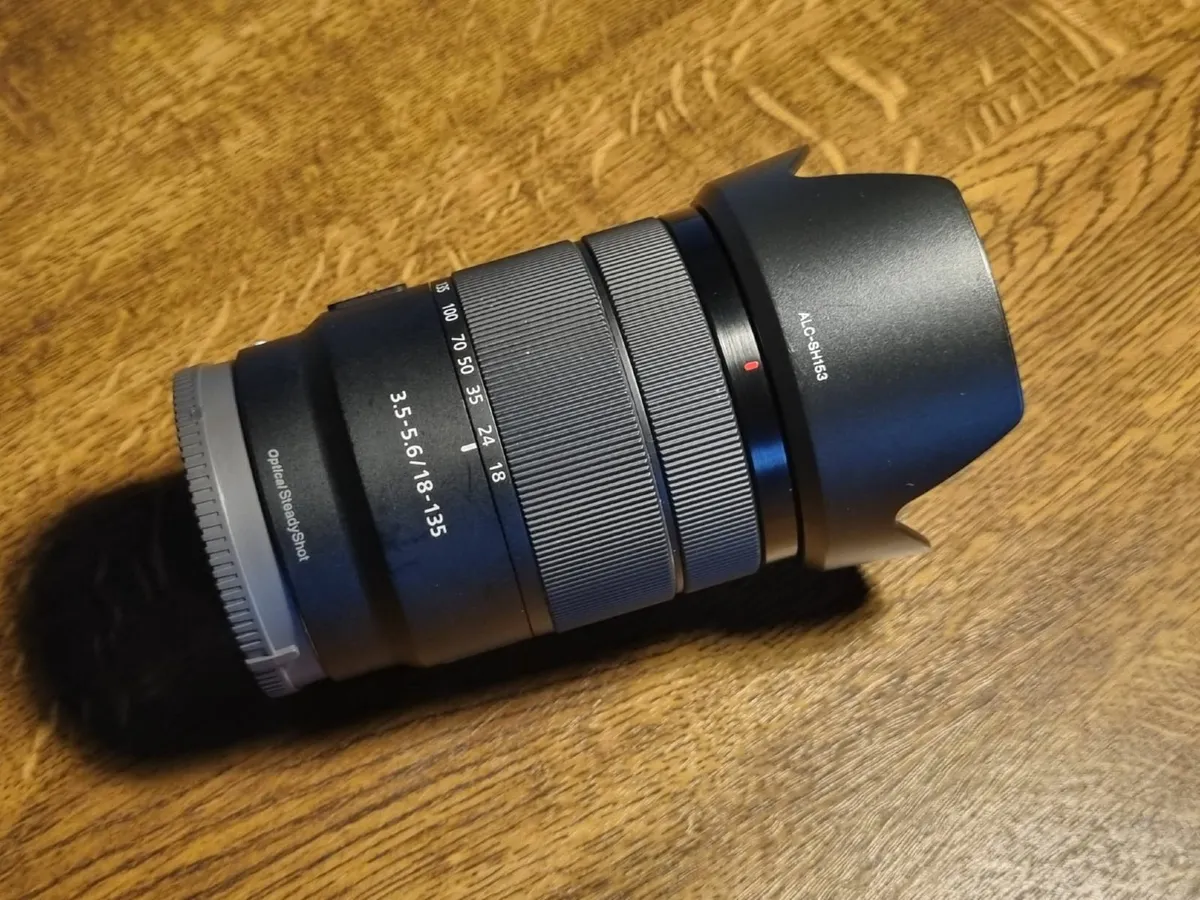 Sony E 18-135mm F/3.5-5.6 OSS Zoom E-Mount Lens - Image 4