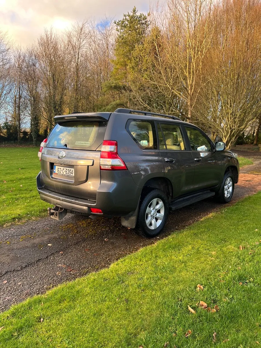 Toyota Landcruiser Business Class 5 seat - Image 4