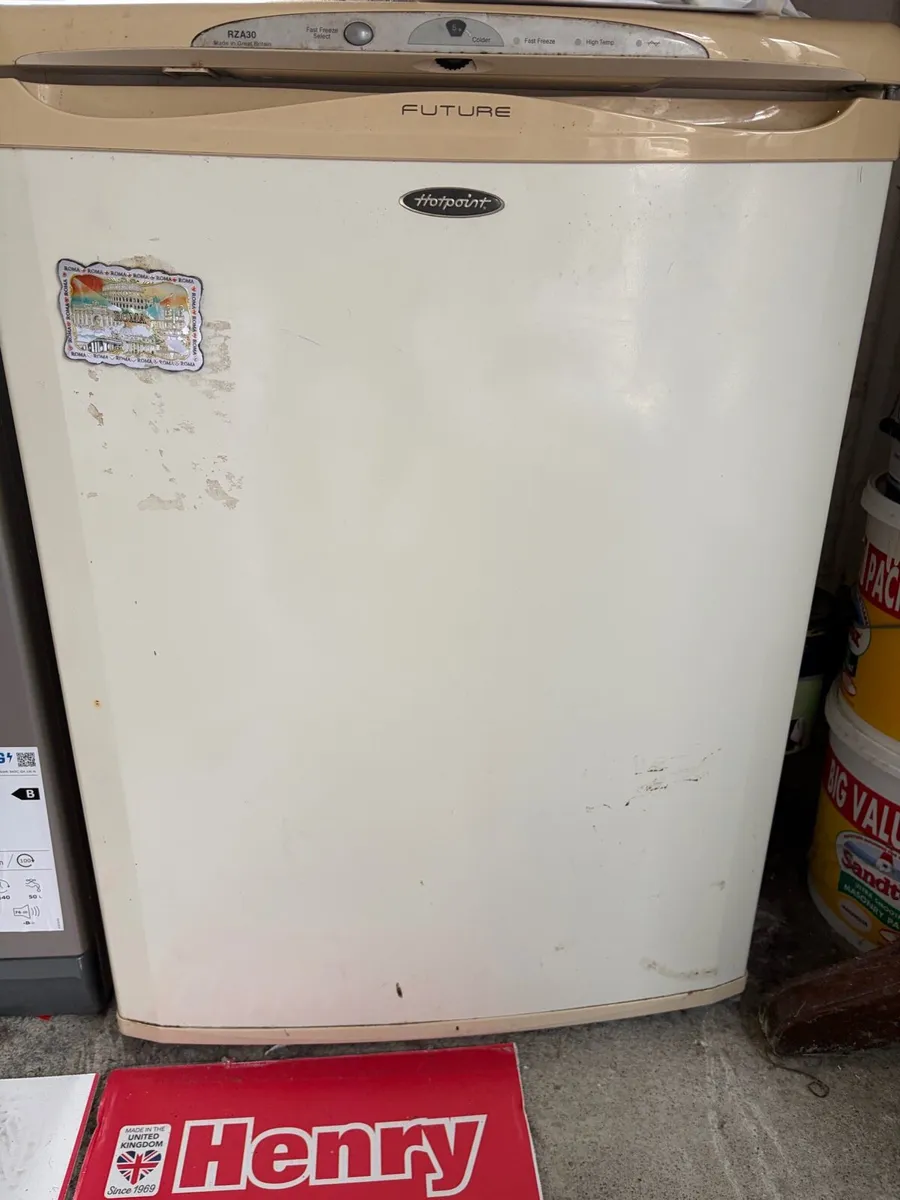 Fridge and freezer - Image 4