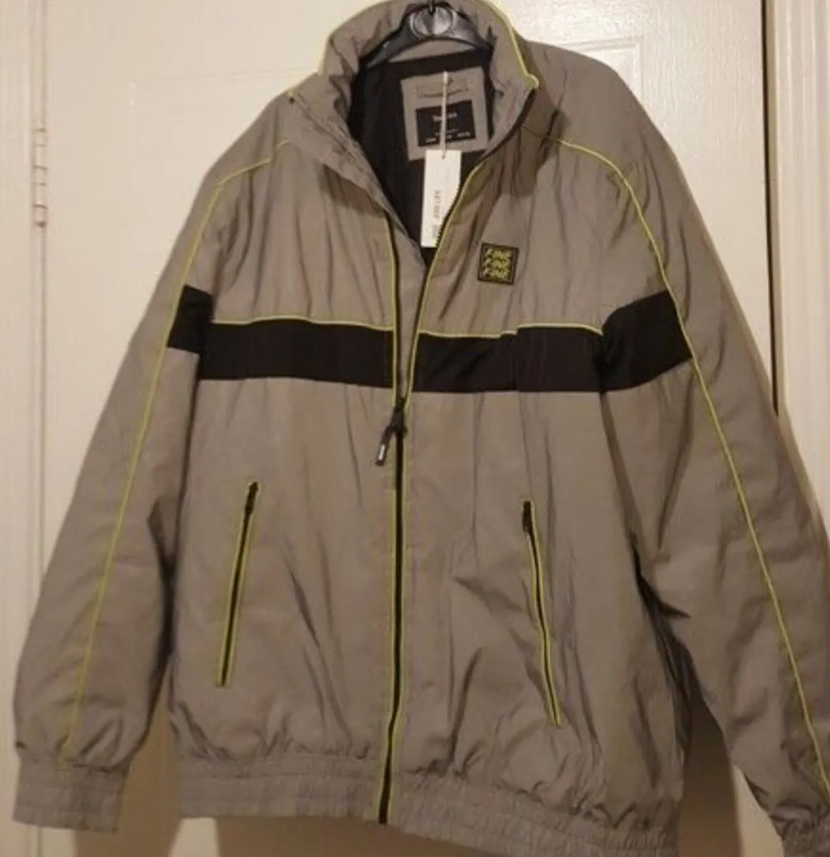 Winter Jacket M/L - Image 3