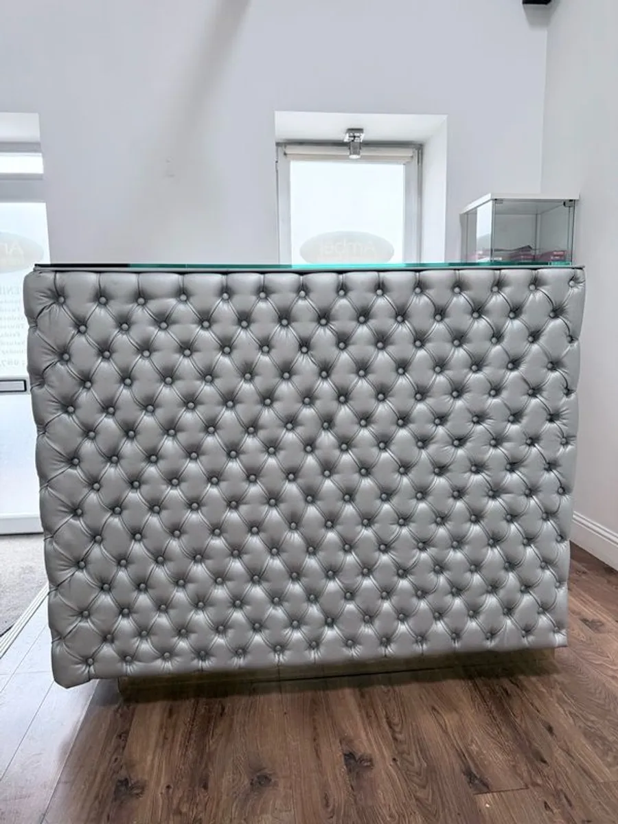Salon reception desk - Image 1