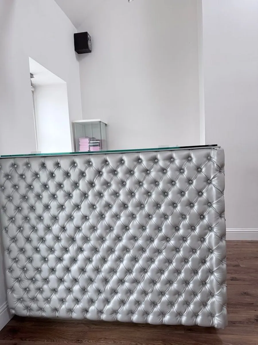 Salon reception desk - Image 2