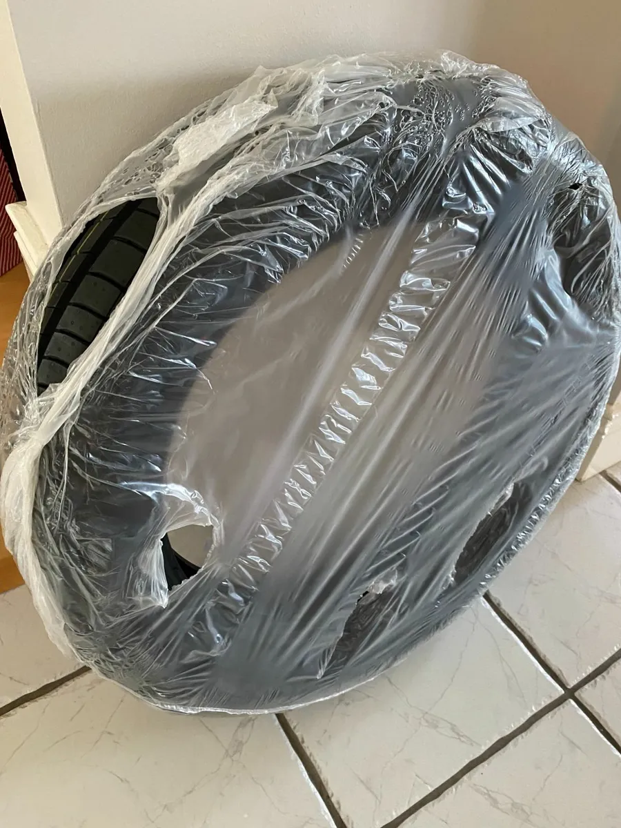 17" car tyre, Michelin, 175/65R17_New - Image 2