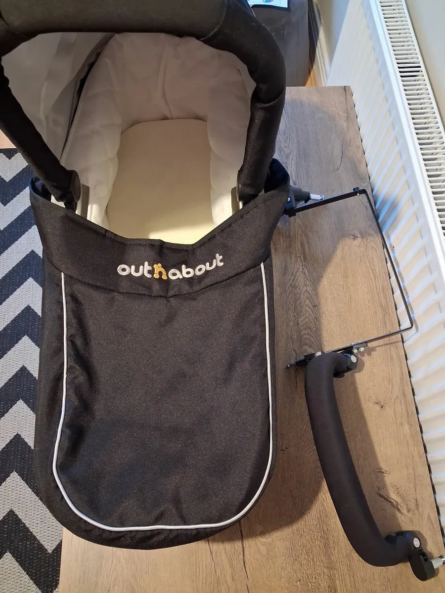 Out and about Bassinet with double adapter - Image 3
