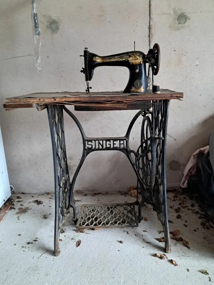 Sewing machine - Image 2