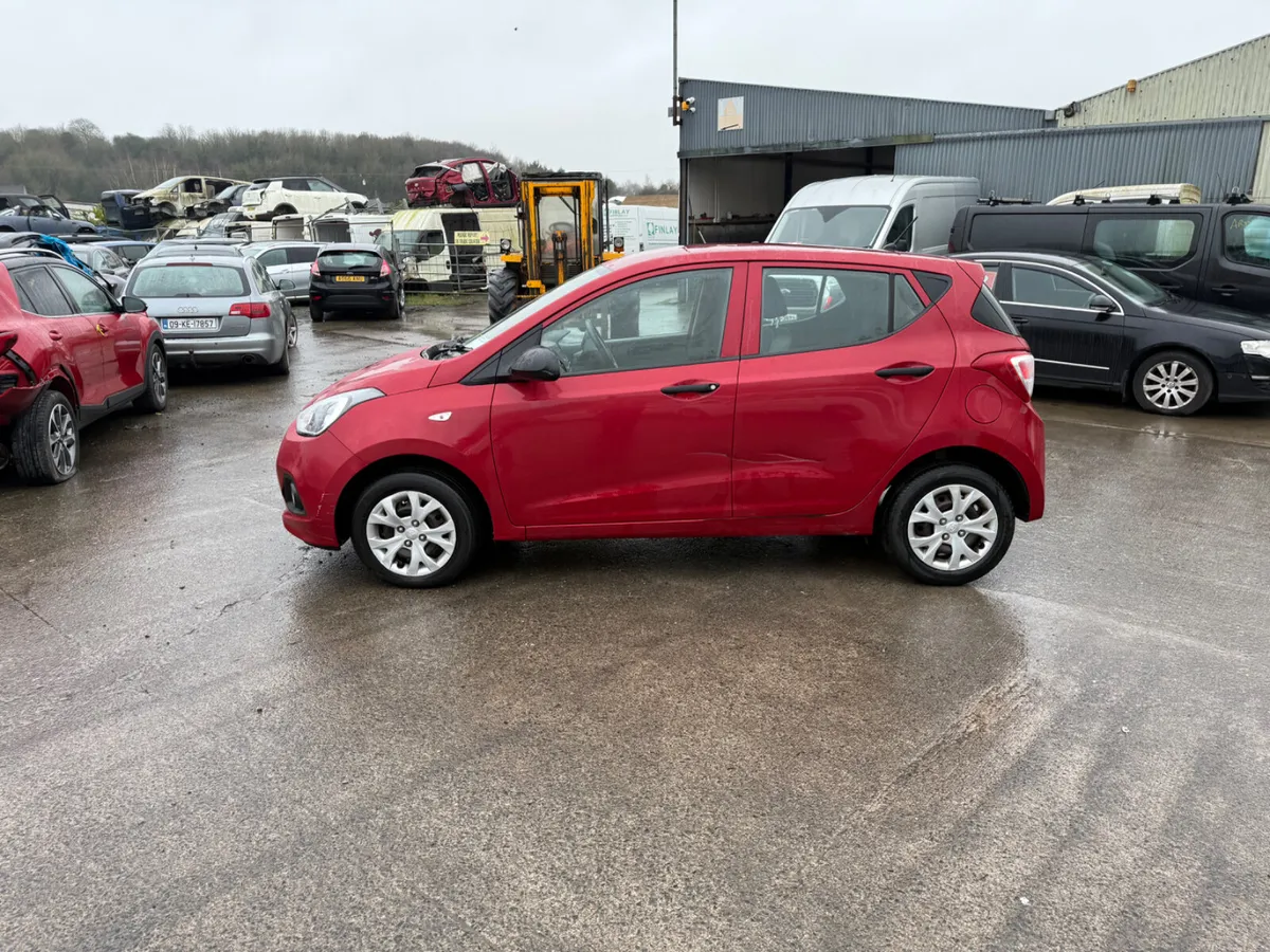2014 Hyundai   i10   1.0 ptl - Image 3