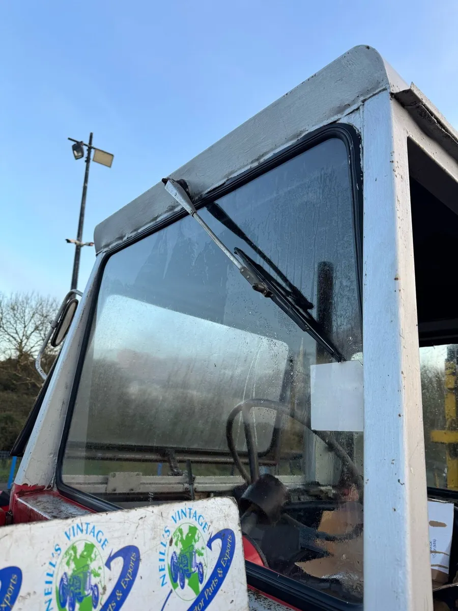 Massey Ferguson 575 590 Cab - Image 4