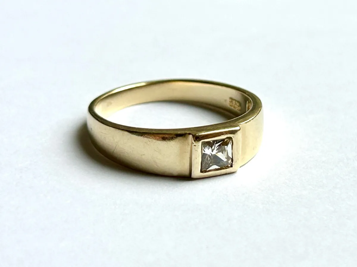 14ct Gold Signet Ring, Clear Cut Stone 2.5g Size L - Image 1