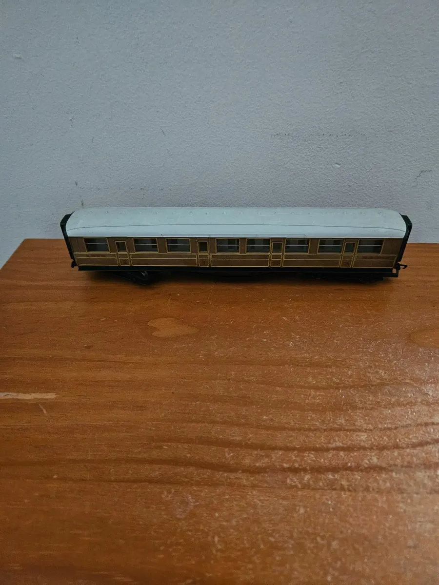 Hornby OO Gauge Carraige
