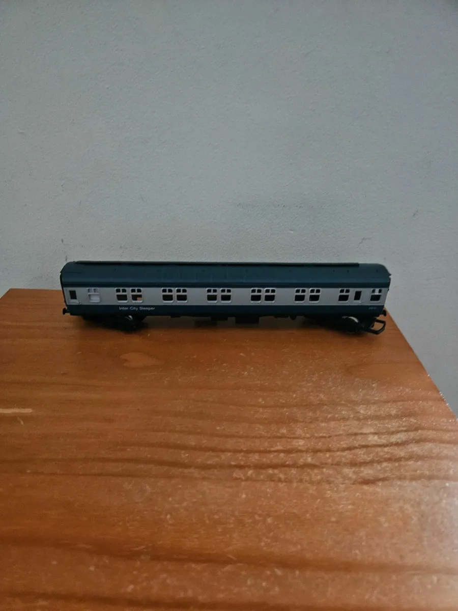 Hornby OO Gauge Carraige