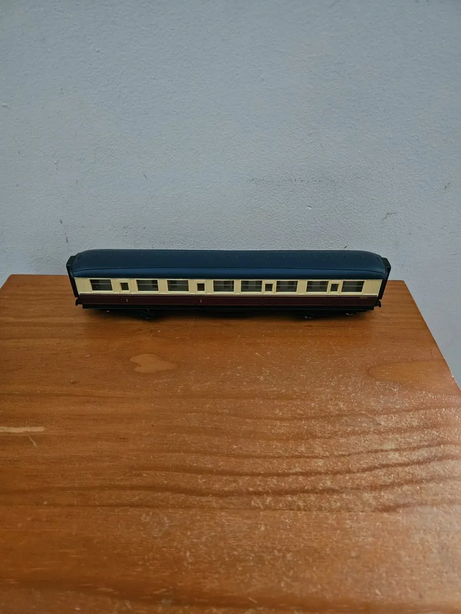 Hornby OO Gauge Carraige