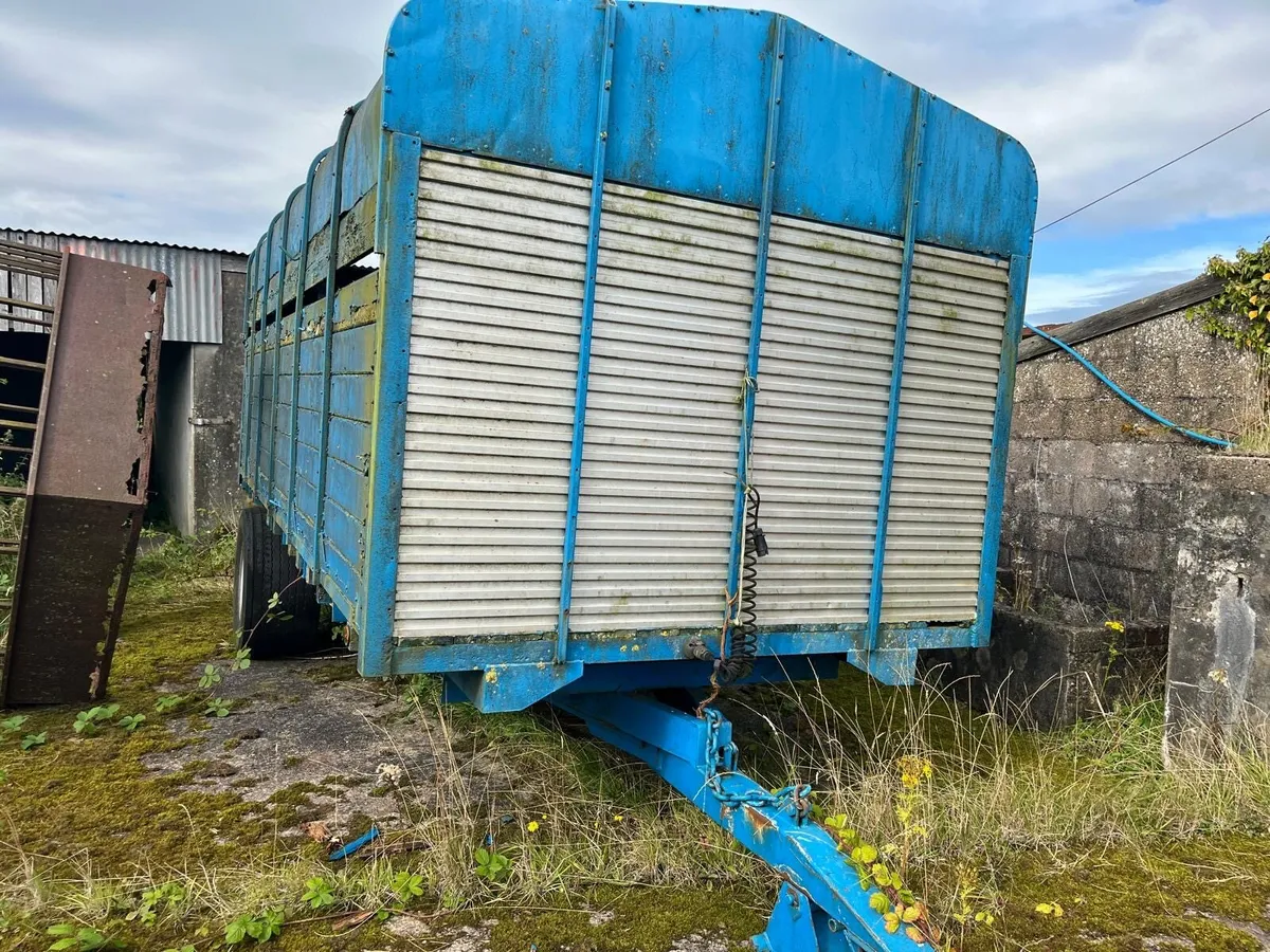 Large cattle trailer - Image 1