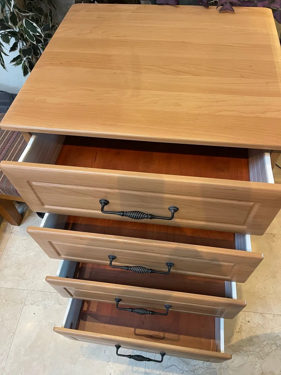 Very Solid Large Sturdy 4 Drawer Chest Of Drawers - Image 2