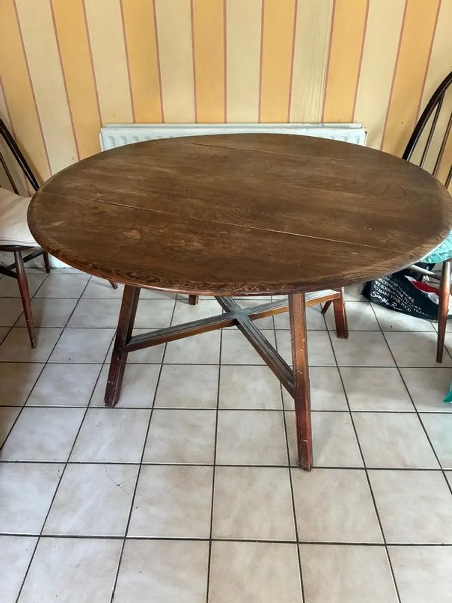 Kitchen table and 2 chairs - Image 1