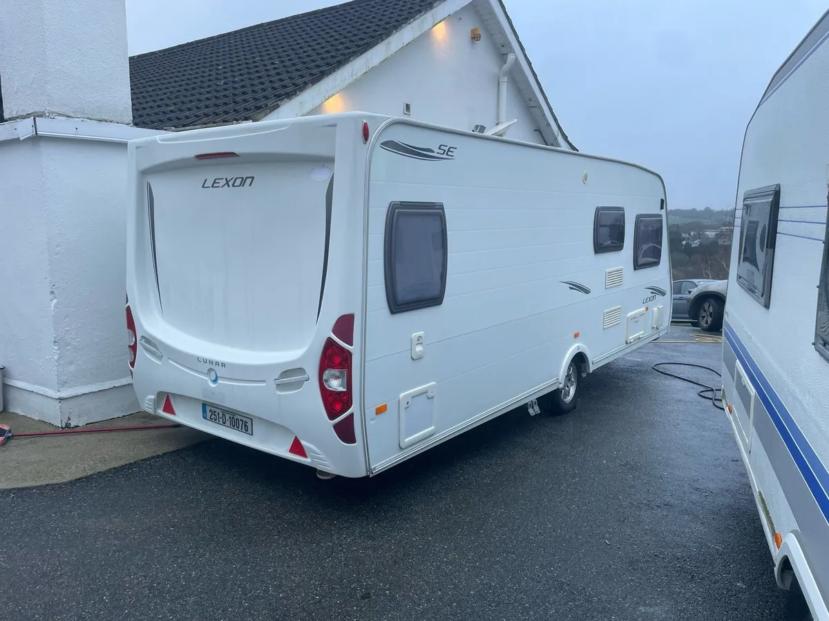 Fixed bed caravan - Image 4